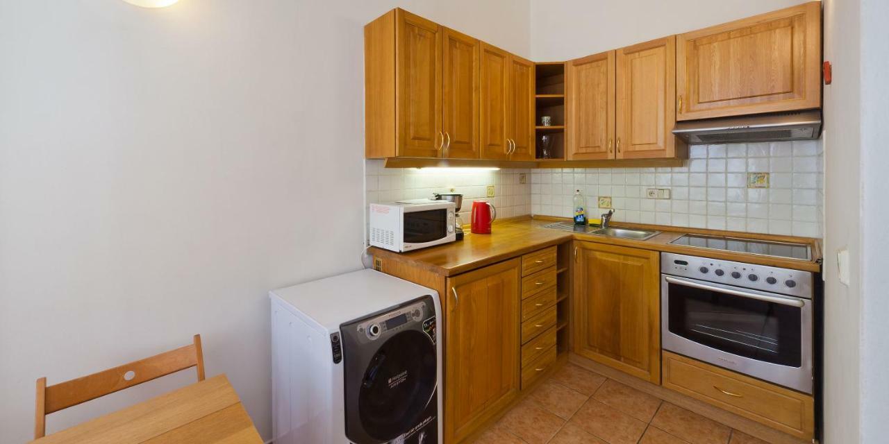 Charles Bridge Apartment Prag